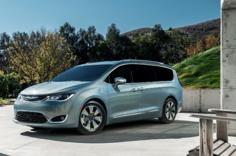 With SUV look, tech touches, Chrysler aims to revive minivan