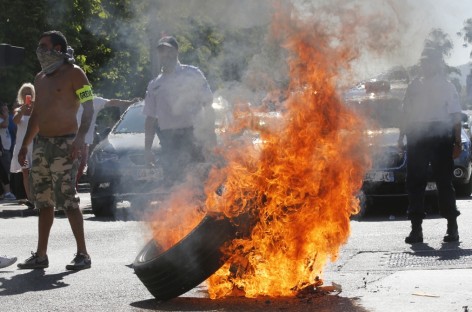 French schools, taxis on strike