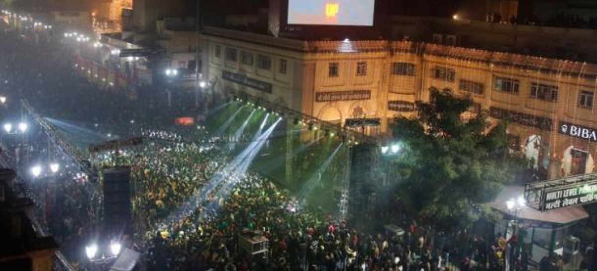 Security tight in London as thousands celebrate new year