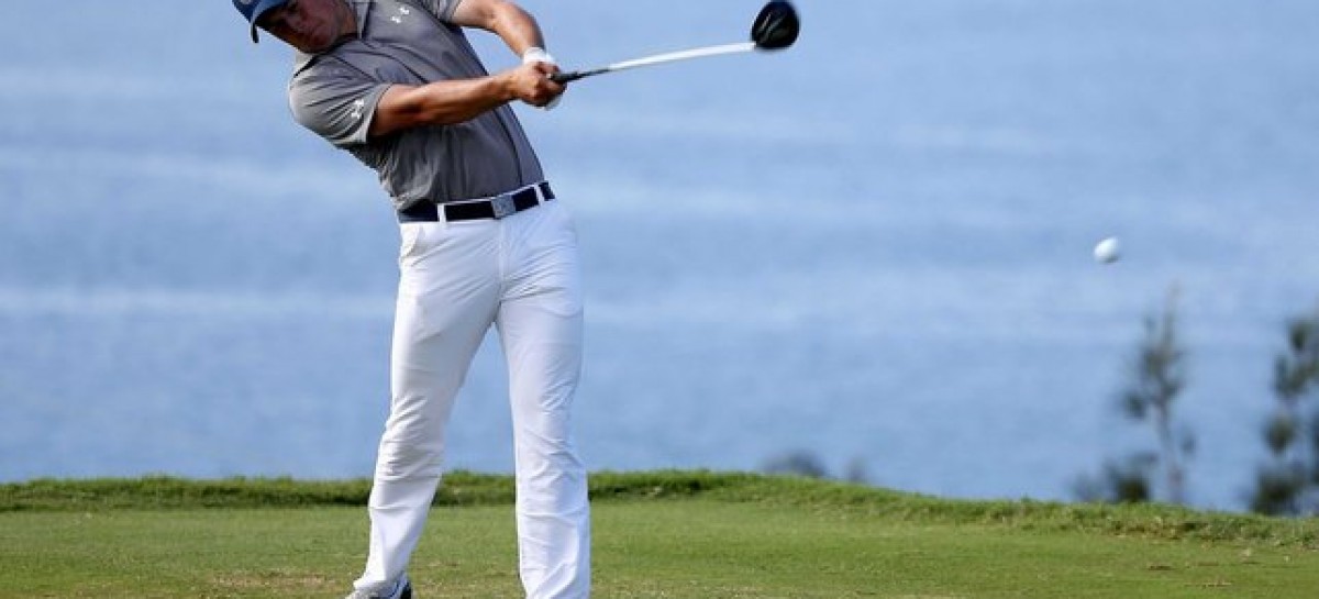 Spieth opens up a 4-shot lead at Kapalua