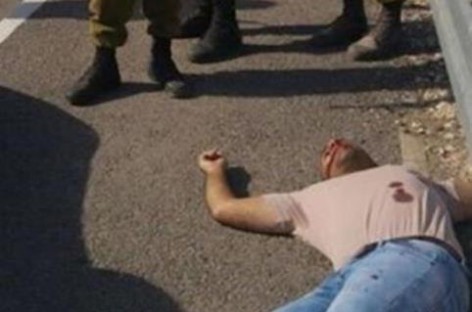 Palestinians who tried to stab soldiers shot dead