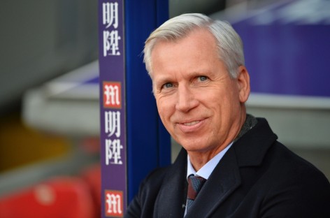 Pardew hits out at Warnock over Austin comments