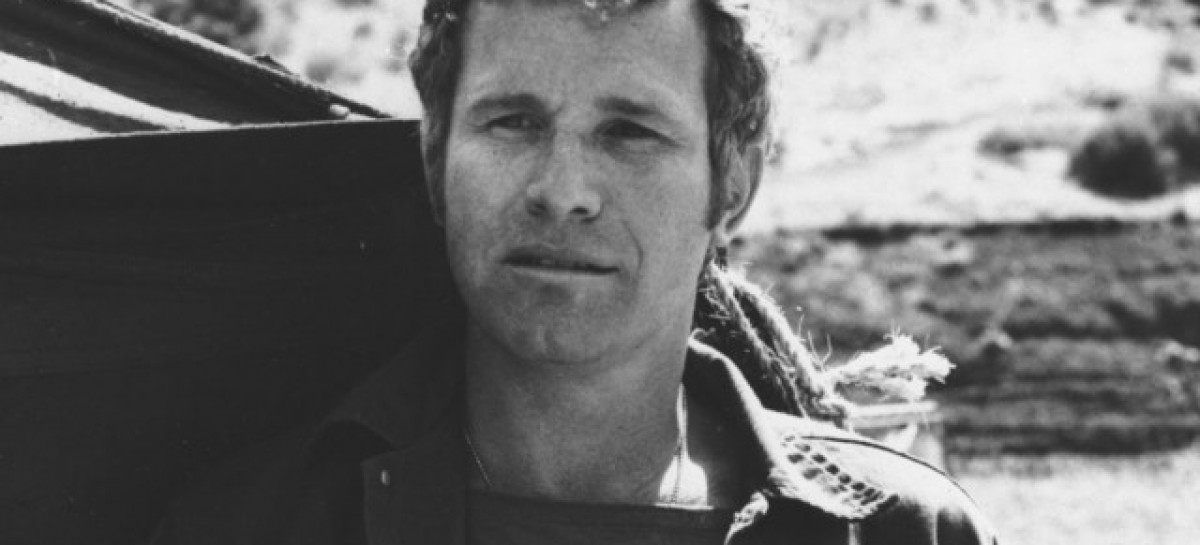 Wayne Rogers, Trapper John on M.A.S.H., dies at 82