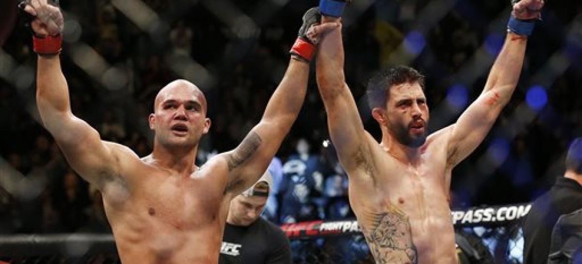 Robbie Lawler edges Carlos Condit to retain UFC title