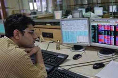 Sensex crashes 538 pts, Nifty below 7800 on global meltdown