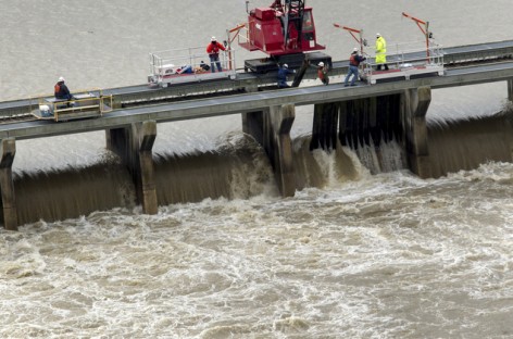 Spillway of swollen Mississippi River open near New Orleans