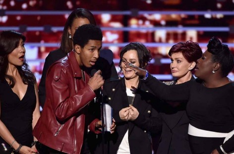 Stage-crasher interrupts People’s Choice Awards