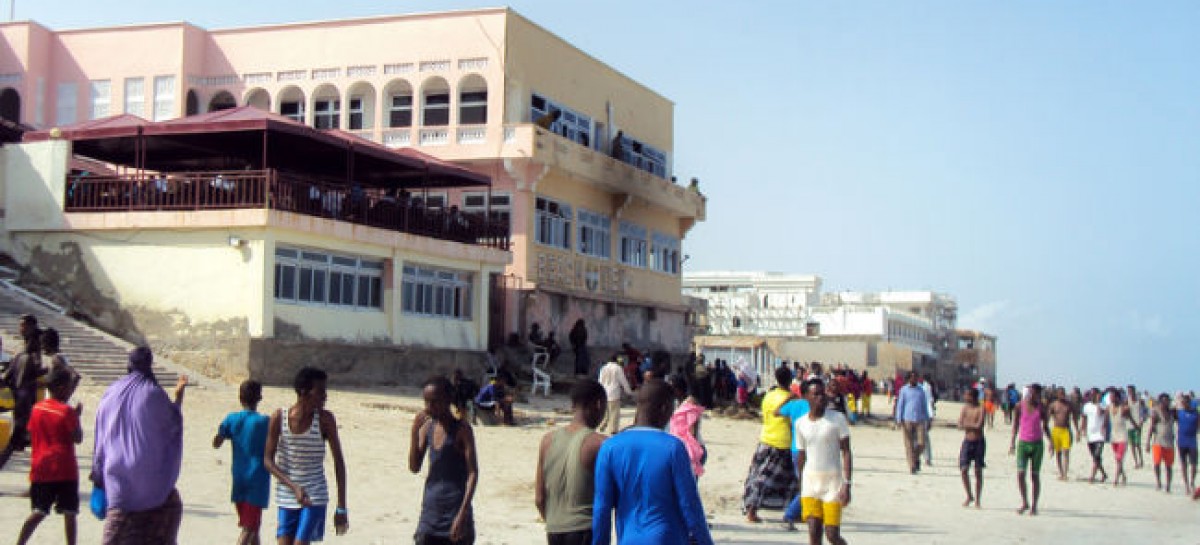 Suspected Somali extremists attack restaurant in the capital