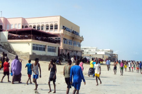 Suspected Somali extremists attack restaurant in the capital