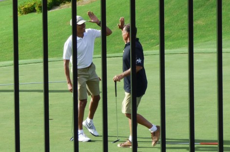 Obamas return to vacation home after dinner