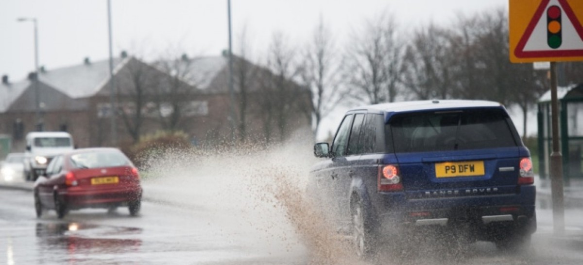 United Kingdom and Ireland begin storm clean-up