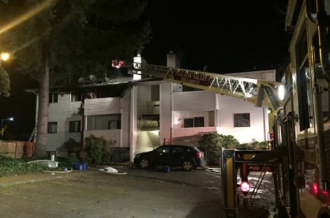 Woman jumps from 3rd story in Tigard fire