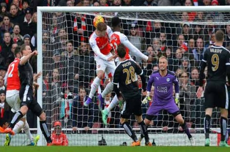 Arsenal, Spurs grab late winners against EPL title rivals