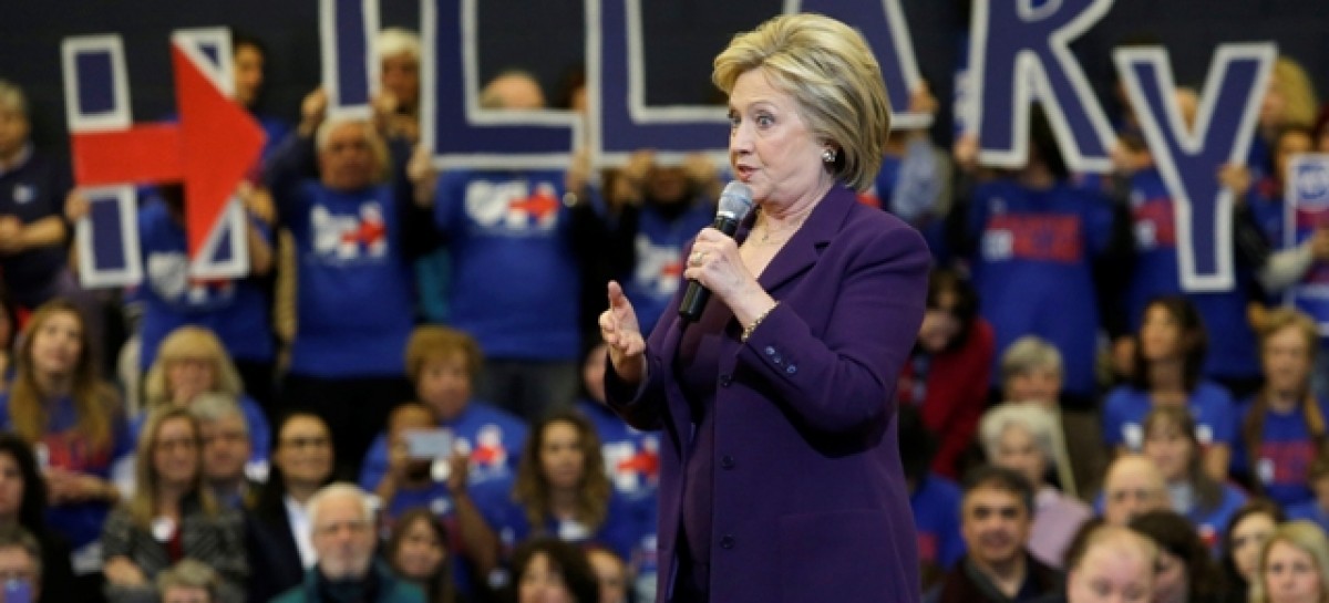 Hillary Clinton narrowly wins Democratic Iowa caucuses