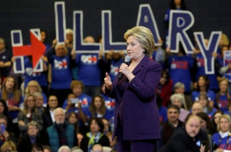 Hillary Clinton narrowly wins Democratic Iowa caucuses