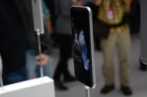 IPhone sales flatline, as decline predicted