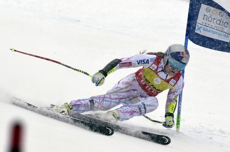 Lindsey Vonn Suffers Hairline Fracture In Knee After Crash