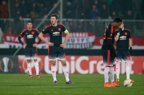 Michael Carrick apologises for Manchester United display