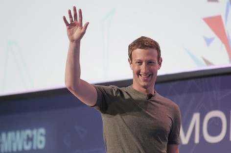 Mark Zuckerberg supports Apple in fight against US government