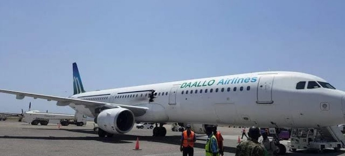 Plane makes emergency landing in Somalia with hole in side