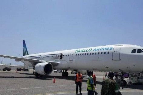 Plane makes emergency landing in Somalia with hole in side