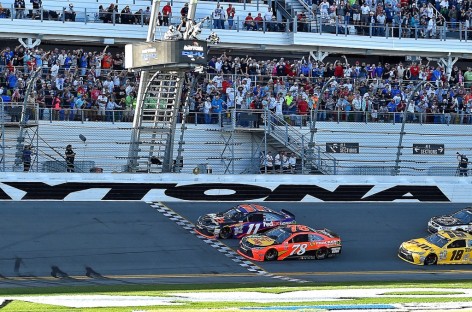 Chase Elliott wins Xfinity Series season opener at Daytona