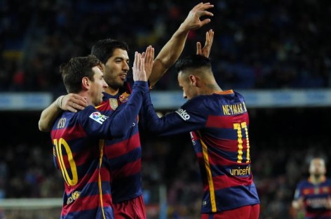 300-up Messi makes history as Barca open big lead