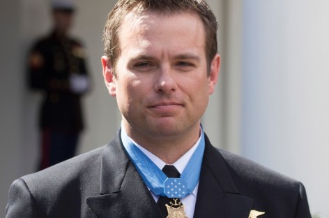 Obama awards Medal of Honor to Navy SEAL