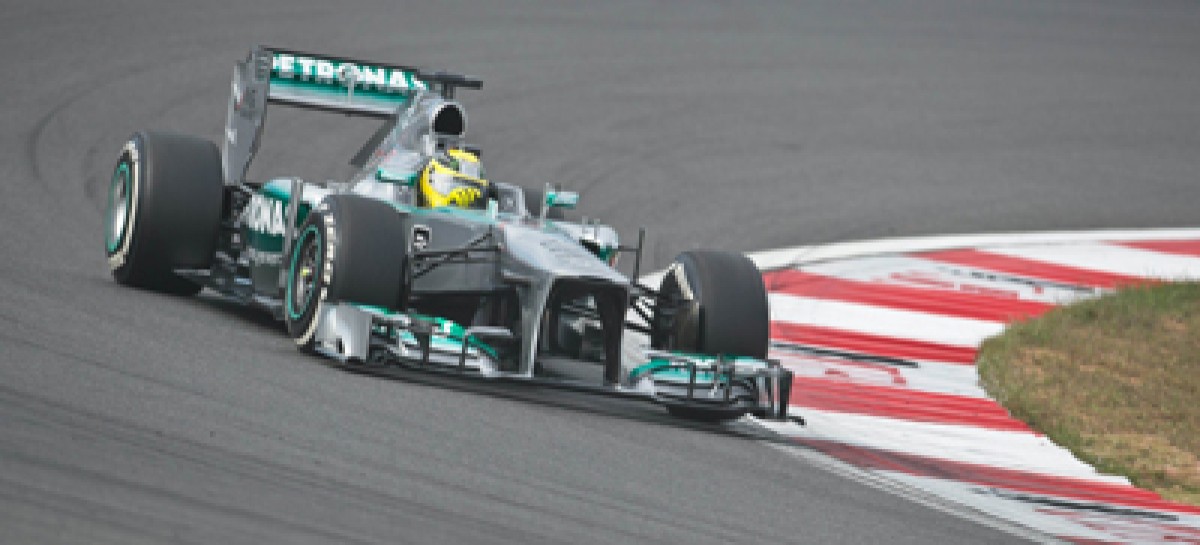 Rosberg edges Hamilton as Mercedes dominates in Bahrain