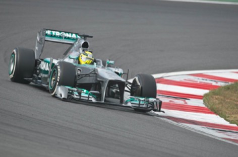 Rosberg edges Hamilton as Mercedes dominates in Bahrain