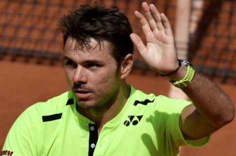 Stan Wawrinka cruises into French Open third round