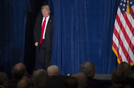 Bob Knight endorses Donald Trump in Indianapolis