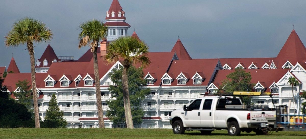 Authorities search for boy dragged away by gator