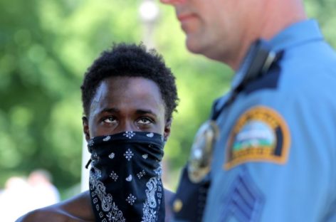 Philando Castile protesters asked to clear Summit Ave. once again