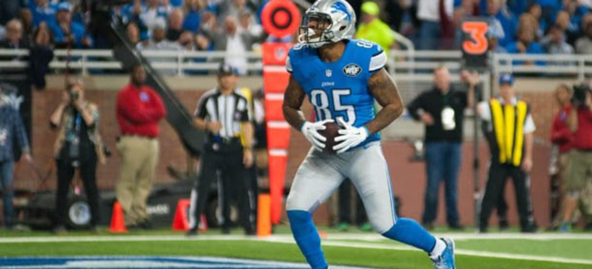 Lions tight end Eric Ebron carted off field during scrimmage, report says