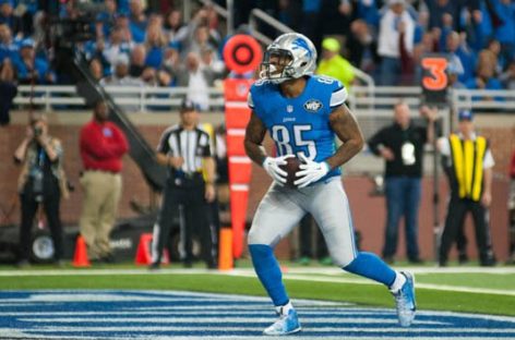 Lions tight end Eric Ebron carted off field during scrimmage, report says