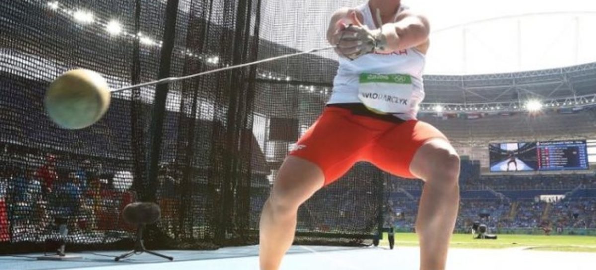 Wlodarczyk shatters world record for hammer gold