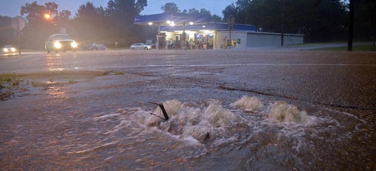 Rescues spike overnight in flooded Baton Rouge