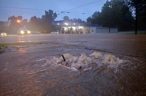 Rescues spike overnight in flooded Baton Rouge