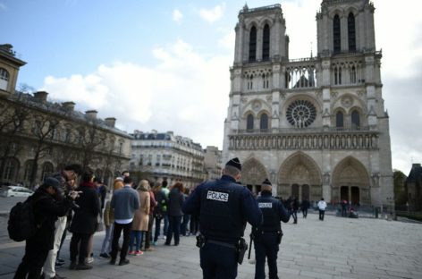 2 detained after gas canisters found near Paris’ Notre Dame