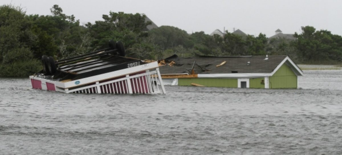 Hermine kills 2, ruins beach weekends in northward march