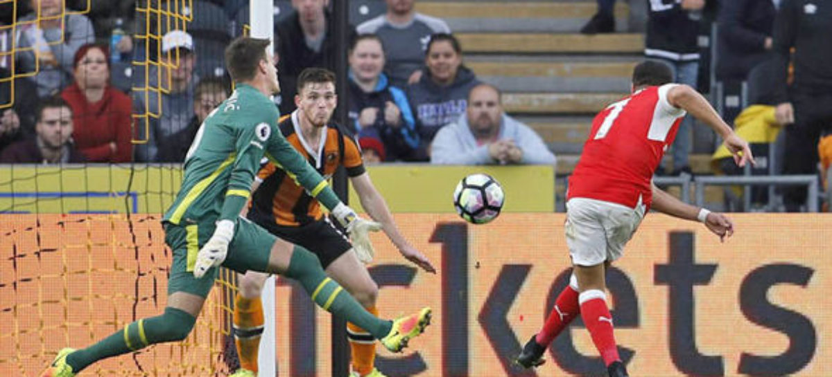 Sanchez scores 2, Arsenal beats Hull City 4-1