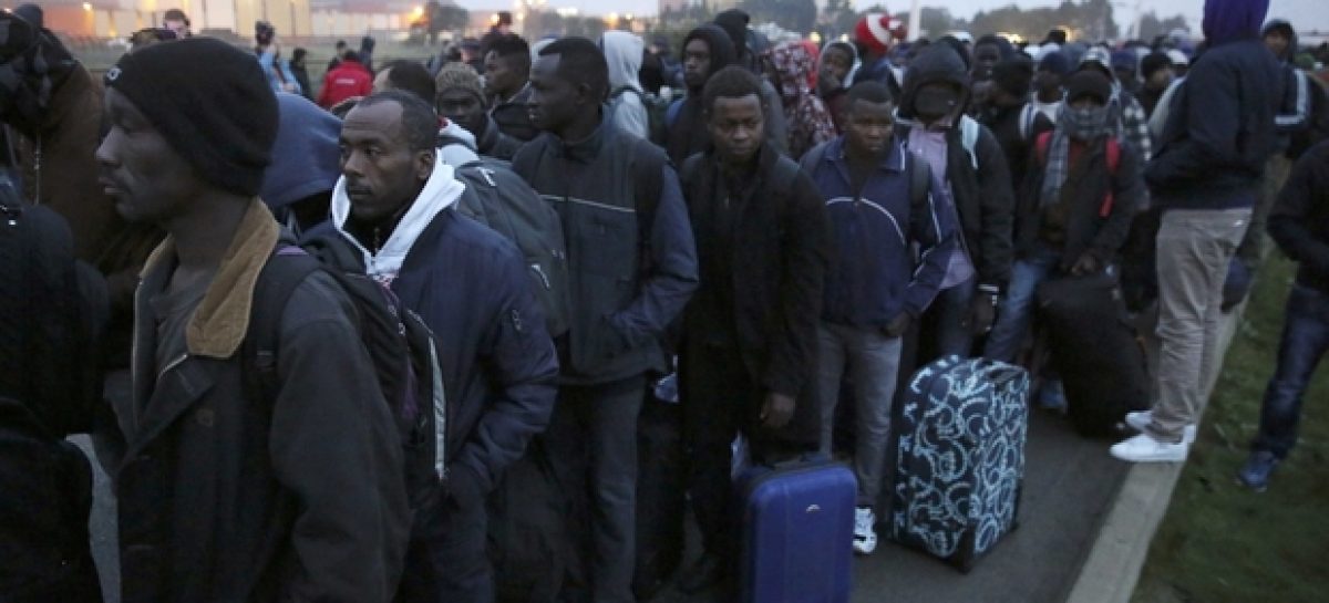 France moving more than 6000 migrants, destroying huge camp