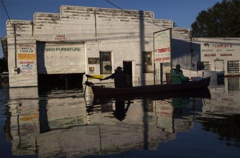 Historic town swamped, 22 dead in North Carolina flooding