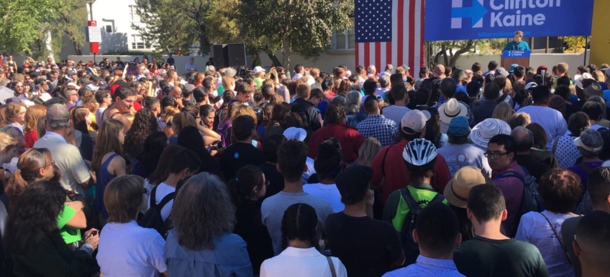 Large crowd gathers to hear Bernie Sanders at UNM