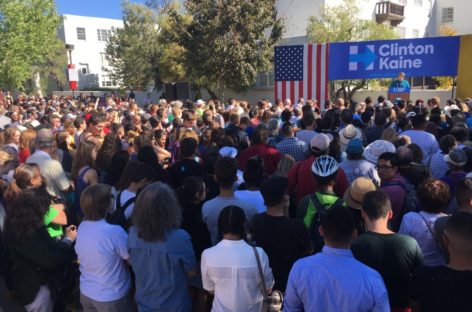 Large crowd gathers to hear Bernie Sanders at UNM