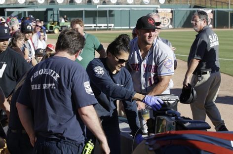 Tebow aids ill fan after 1st Arizona Fall League game