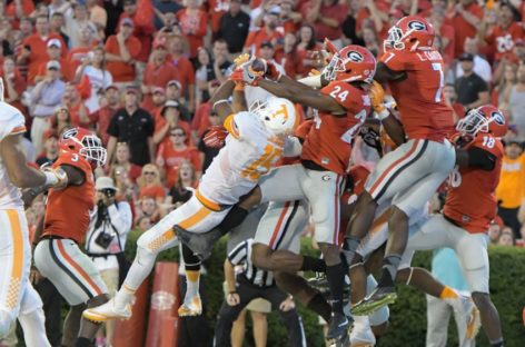 Tennessee beats Georgia 34-31 with TD pass on final play