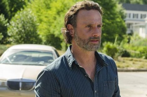 ‘The Walking Dead’ Season 7 “Service” Rolls Out a Supersized Reunion