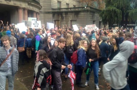 Students in Los Angeles walk out of classes in anti-Trump protest